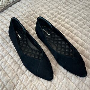 Birdies Goldfinch black suede flat - pristine condition.  Size 5.5